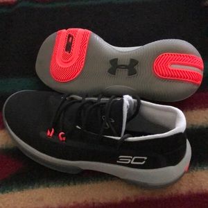 Basketball shoes